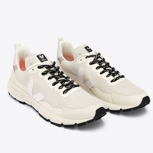 VEJA Dekkan Alveomesh Trail Sneakers White Black Womens US 6 EU 37